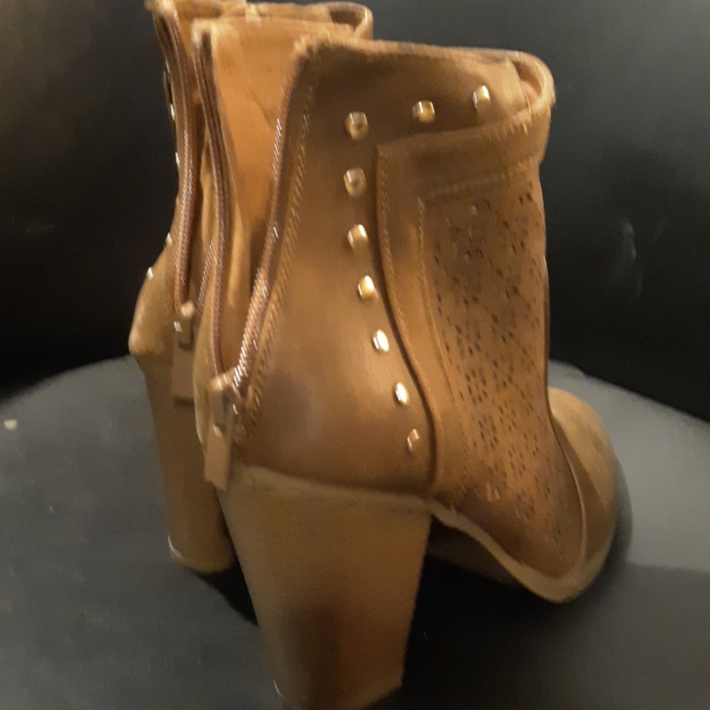 Boots - Picture 2 of 3
